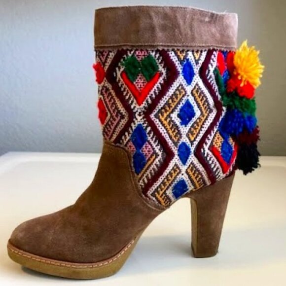 ANTHROPOLOGIE x JASPER & JEERA Boho Suede Pom-Pom Embroidered Bootie 8 MSRP $228 - Picture 1 of 9